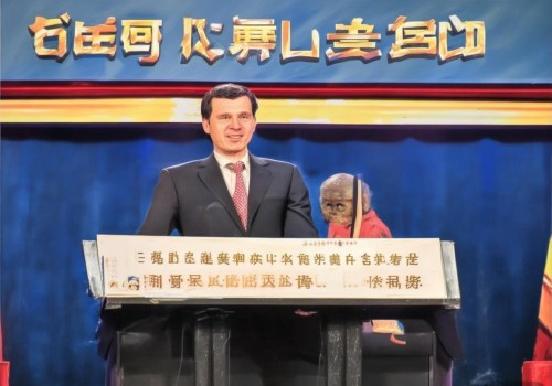 好,我现在需要帮用户写一篇关于眼睑下垂修复的文章。首先,我得理解用户的需求。用户可能是一个自媒体作者,所以文章需要吸引读者,同时信息要准确