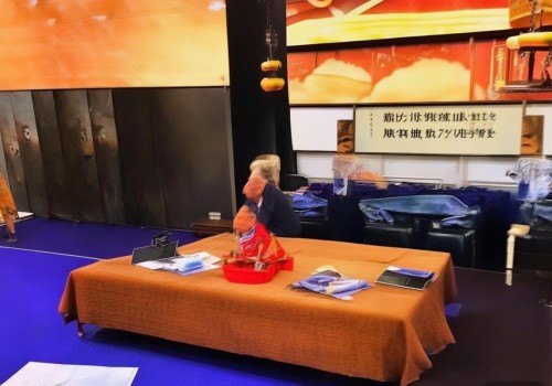 好，我现在需要帮用户写一篇关于定制化眼整形的文章。首先，我得理解用户的需求。用户是自媒体作者，所以文章需要吸引读者，内容要专业但又不失趣味性。标题已经给出，接下来是不少于935字的文章内容