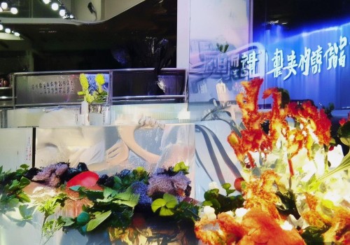 好,用户给了一个任务,让我先写一个文章标题,然后写不少于993个字的文章内容,主题是额肌悬吊。首先,我需要理解额肌悬吊是什么意思。额肌应该是指额头的肌肉,悬吊可能是指一种锻炼额头肌肉的方法