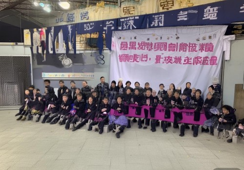 好，用户让我写一个关于上海眼整形的文章，先写标题，再写不少于823个字的内容。首先，我需要明确用户的需求是什么。他们可能对眼整形有兴趣，想了解上海这边的整形医院或者手术情况